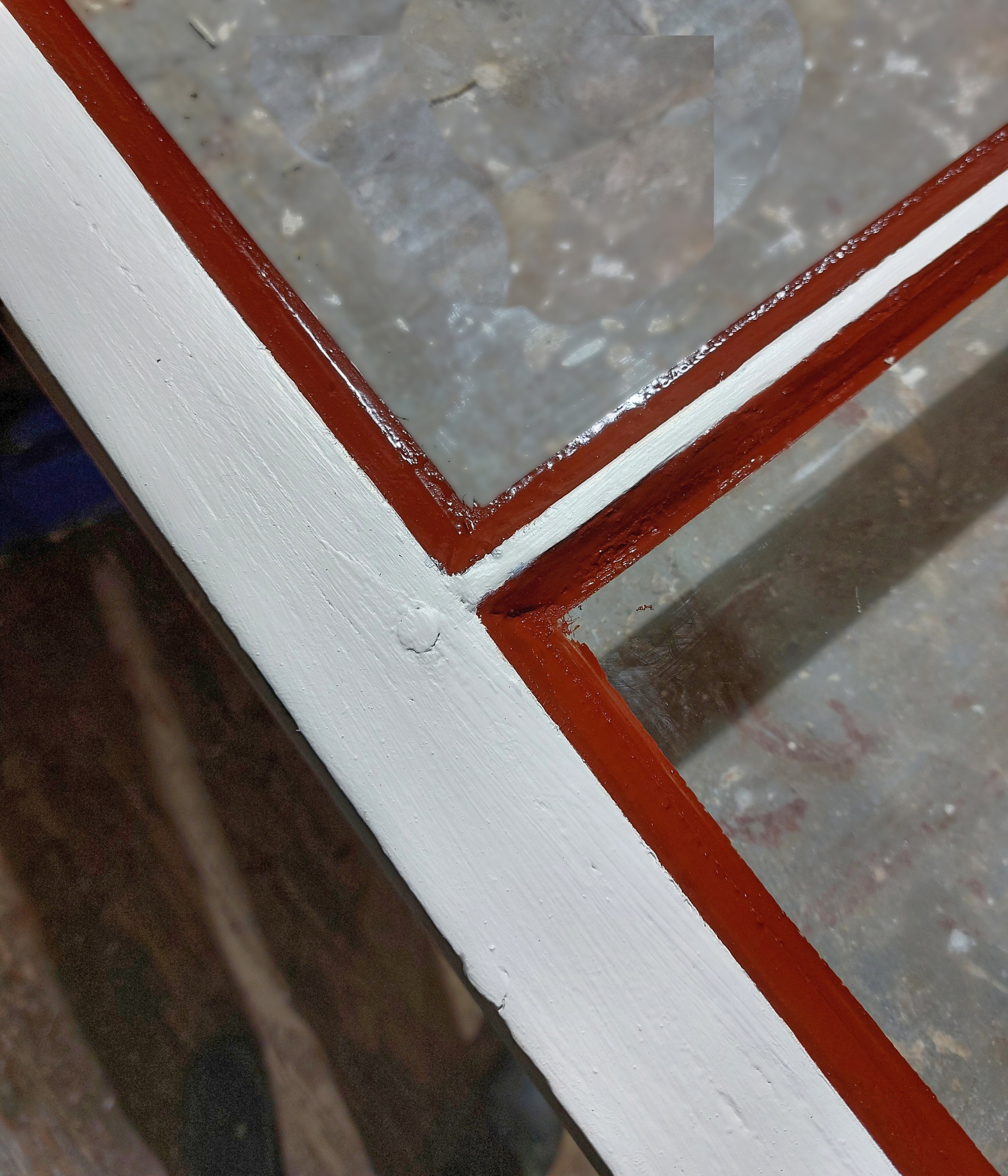 Vi restaurerar och målar fönster med linoljefärg